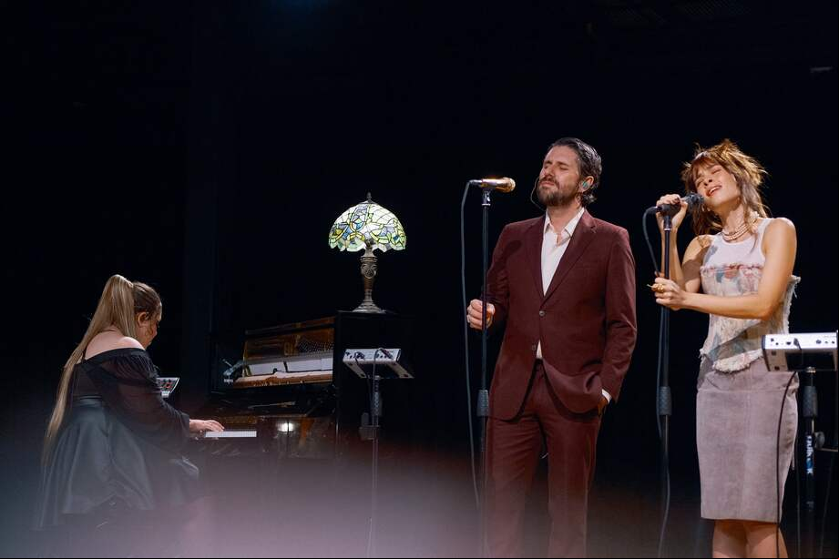 Juan Pablo Vega reversionó su canción "Nada Personal" junto a Catalina García, cantante de Monsieur Periné.