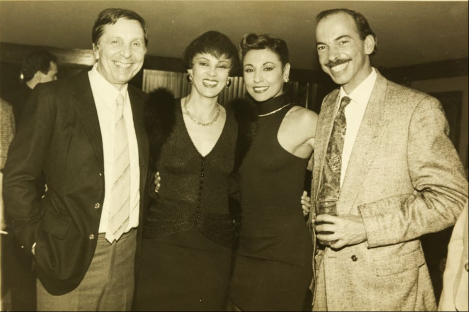 De izquierda a derecha: David Stivel, María Cecilia Botero, Amparo Grisales y Manuel José Álvarez durante un evento en los años 80