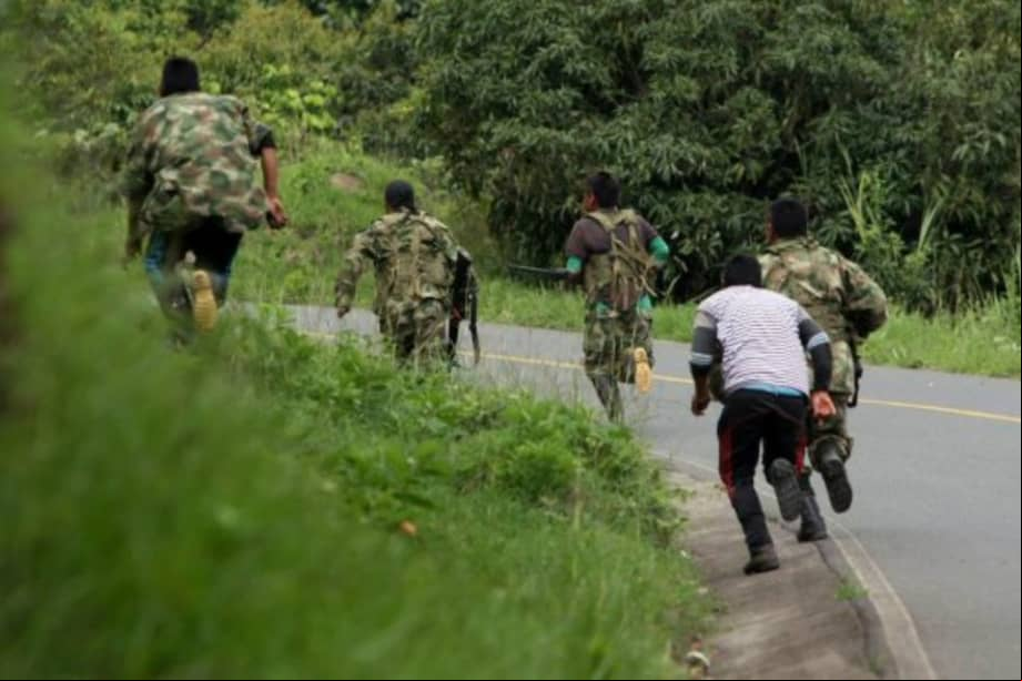 Según reportes preliminares, tres policías resultados muertos en medio del enfrentamiento. Todavía no hay pronunciamiento de autoridades oficiales.