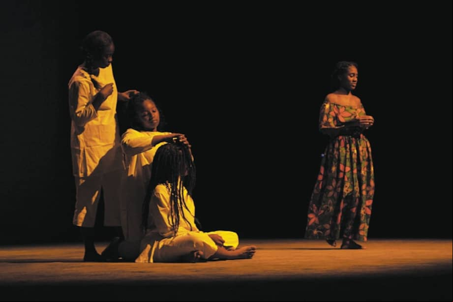 Escena de la obra El bunde del agua, en la que participan una compañía de Colombia y otra de Francia. / Festival Iberoamericano de Teatro