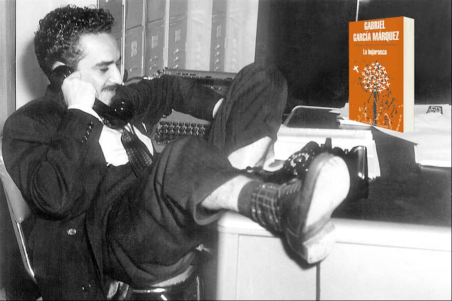 Para "La hojarasca", Gabriel García Márquez (1927-2014), que en esos años era periodista de El Espectador, se inspiró en la tragedia griega Antígona, sobre la prohibición de enterrar el cuerpo de Polinices. Describe los preparativos para el entierro del médico mientras fluyen los recuerdos de un cuarto de siglo de la historia de Macondo, de 1905 a 1928, a través de los pensamientos de tres protagonistas.