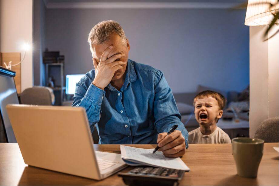 Cuando nos convertimos en papás es normal equivocarnos, pero hay ciertas acciones que definitivamente harán que no seamos un “buen padre”. Te contamos cuáles.