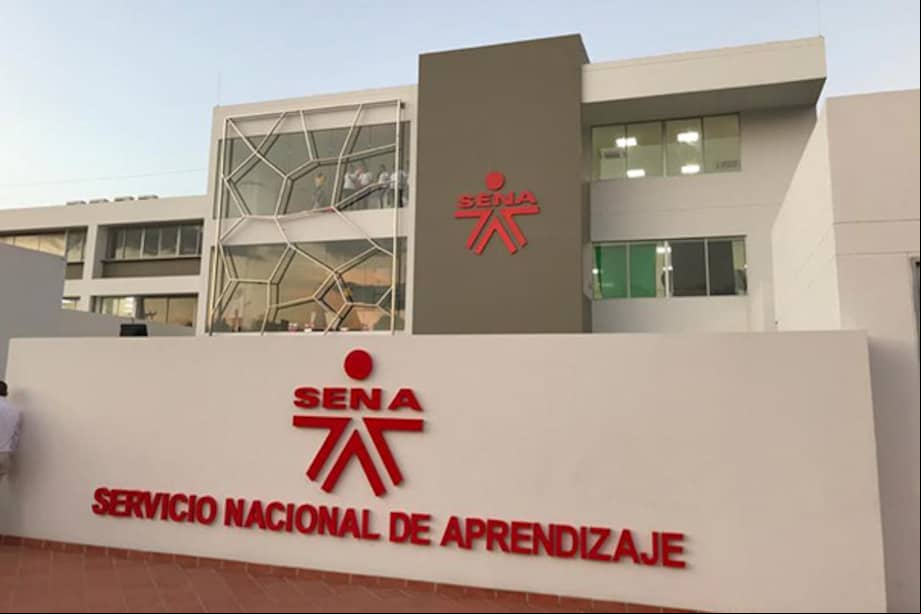 Una de las ventajas de inscribirse a técnicos y tecnólogos es su flexibilidad, ya que por su disponibilidad de horarios podrá trabajar en simultáneo, y cumplir con sus responsabilidades sin necesidad de interrumpirlas.