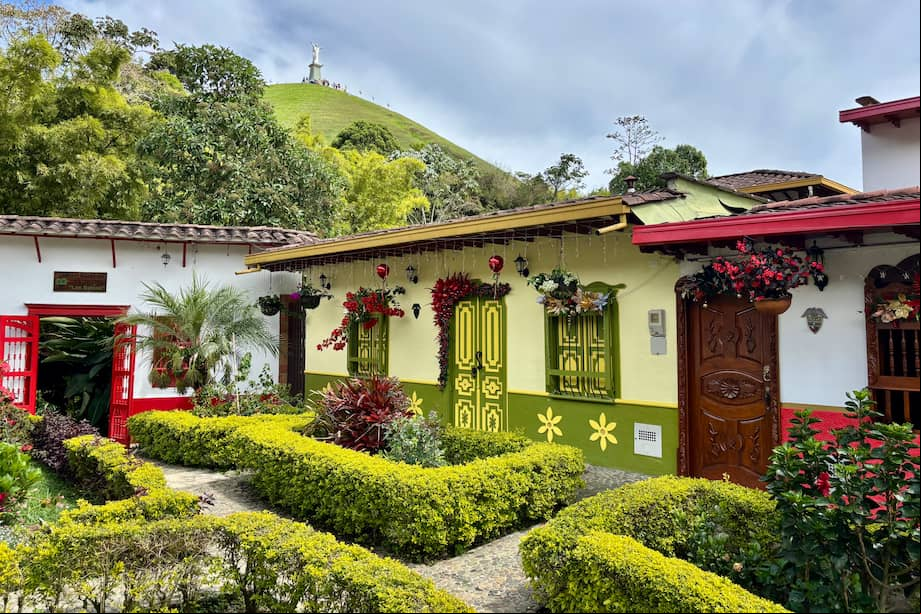 Jericó es famoso por su arquitectura colonial, calles adoquinadas y ambiente relajado. Además, es la cuna de Santa Laura Montoya, la primera santa colombiana.