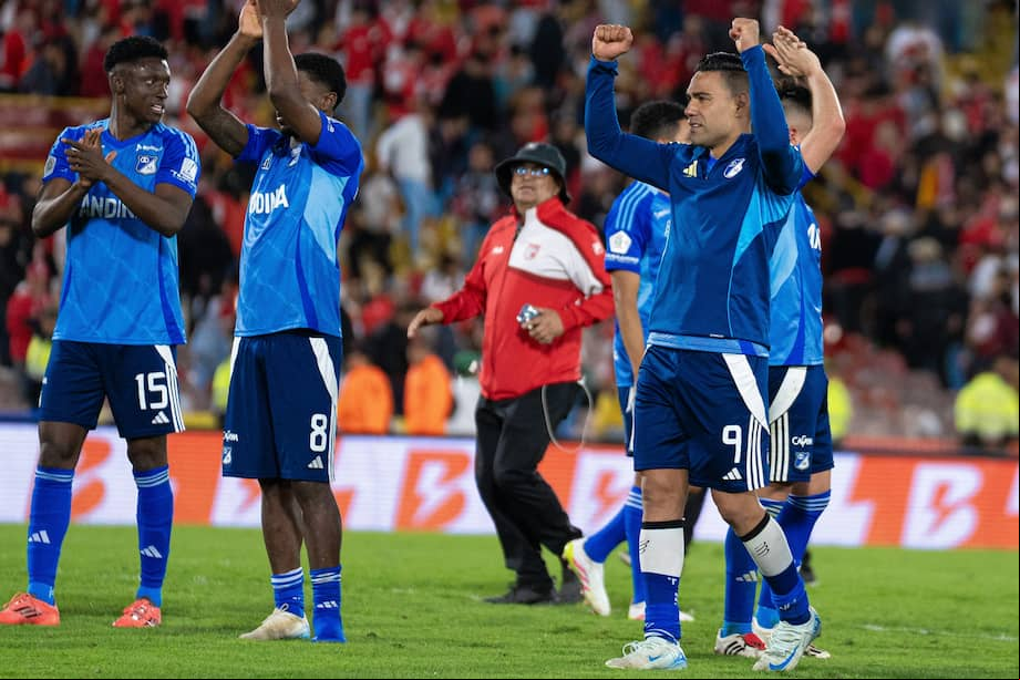 Los jugadores de Millonarios celebran su triunfo en El Campín.