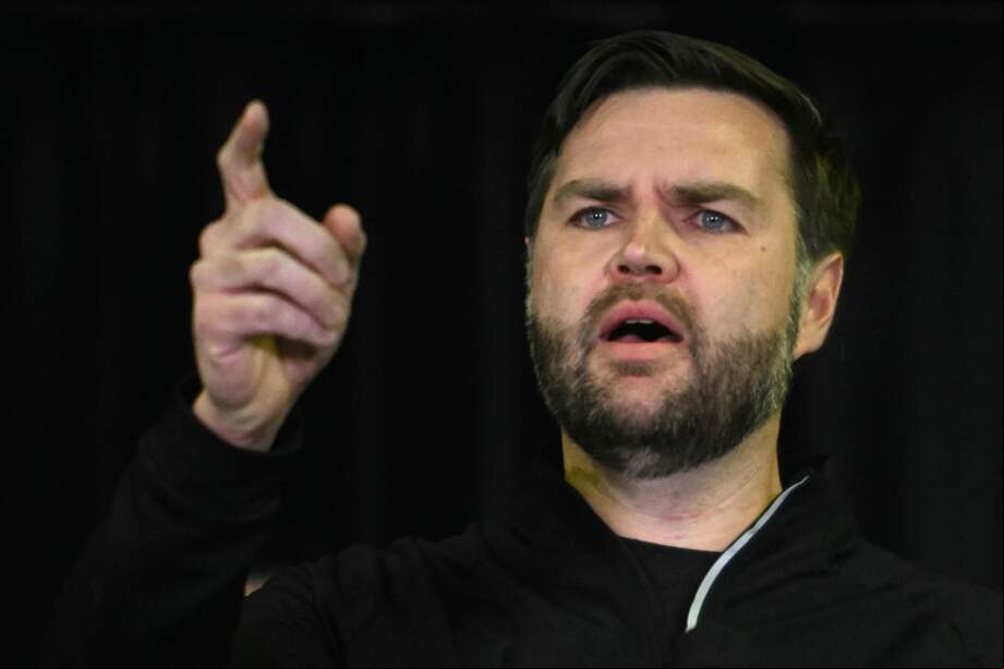 El vicepresidente de Estados Unidos, JD Vance, habla en la base espacial Pituffik del ejército estadounidense en Groenlandia el 28 de marzo de 2025.