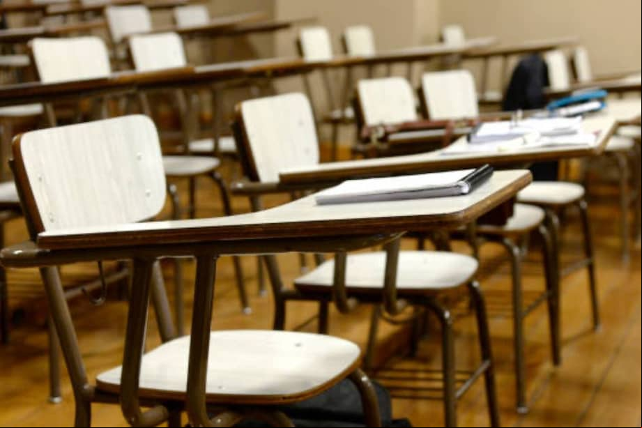 Imagen de referencia. En primaria, aproximadamente el 80 % del profesorado en Colombia son mujeres, pero su representación en puestos directivos cae por debajo del 50 %.