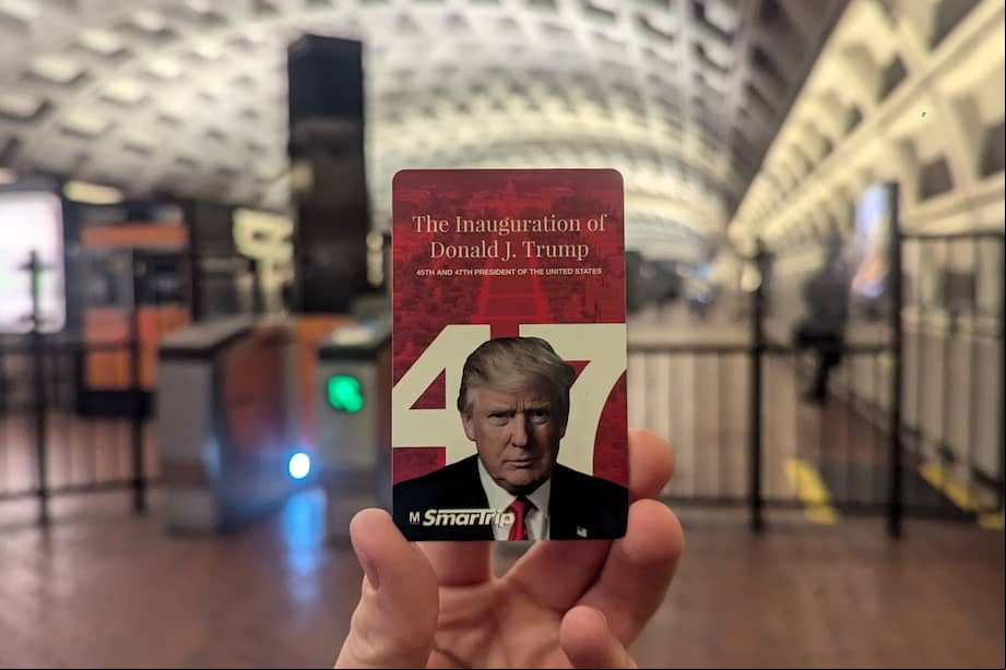 Foto de archivo: El metro de la ciudad de Washington lanzó en enero tarjetas conmemorativas por la investidura del presidente electo de Estados Unidos, Donald Trump, que contienen una fotografía del republicano. Congresista propone llamar “Trump Train” al metro de D.C., parte de una ola de ideas para renombrar espacios públicos en honor a Trump.