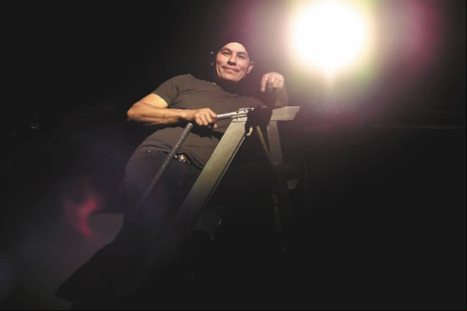 Adelio Leiva se formó como técnico y diseñador de iluminación en el Teatro Nacional.