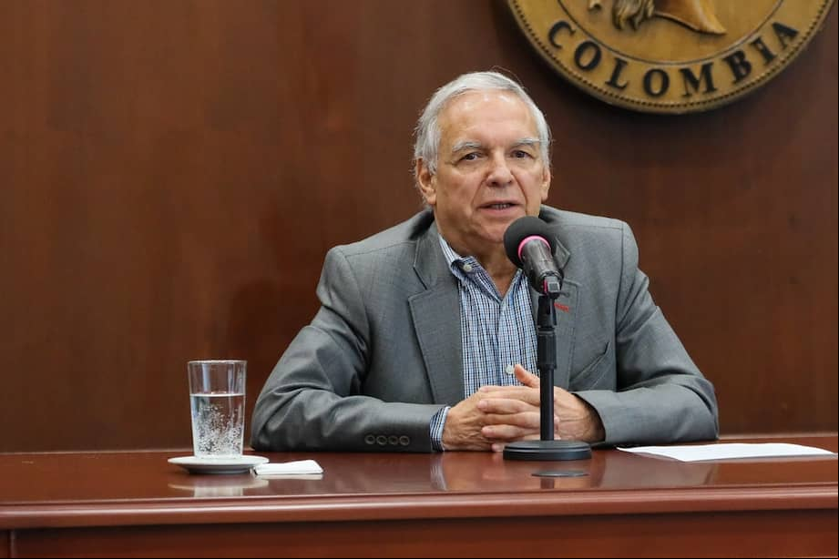 Ricardo Bonilla, exministro de Hacienda, será imputador por tráfico de influencias e interés indebido en la celebración de contratos.
