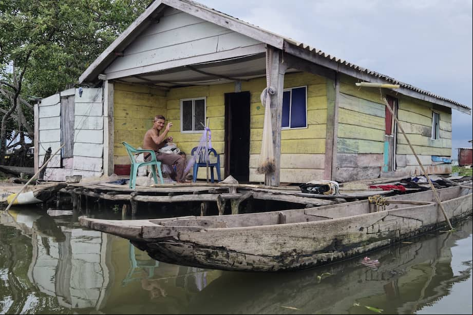 Imagen de un poblador en Buenavista, pueblo palafítico vecino de Bocas de Aracataca.