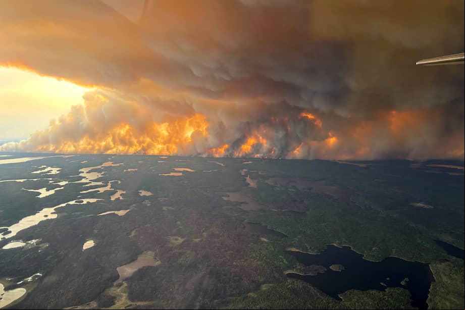 Canadá enfrenta en este momento una emergencia por incendios forestales: 17.000 personas evacuadas en Manitoba y decenas de focos activos.